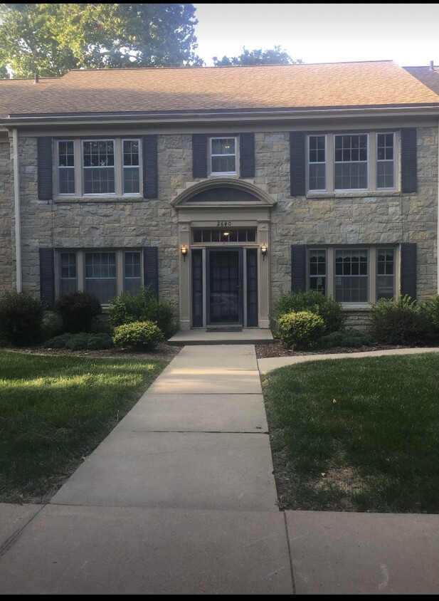 Front Entrance - 2640 Lake St
