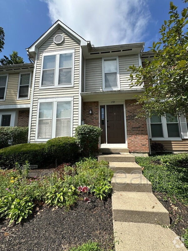 Building Photo - 753 Woodlyn Dr S