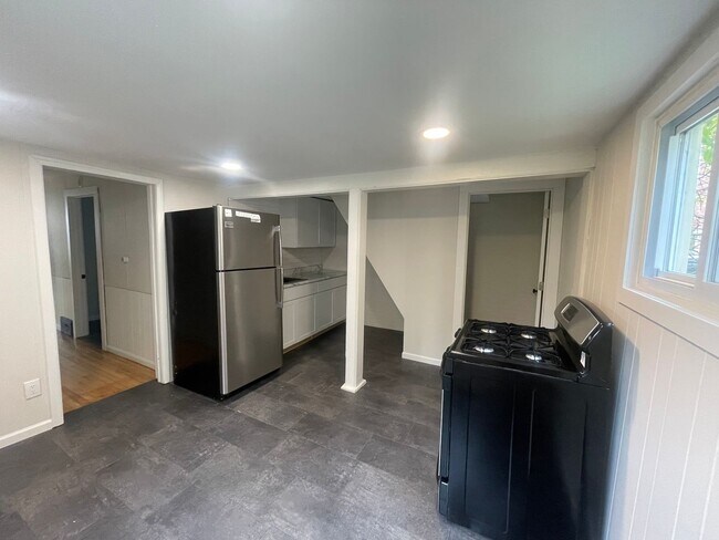 Foto del edificio - Charming Lower East Side Cottage Steps from Brady Street