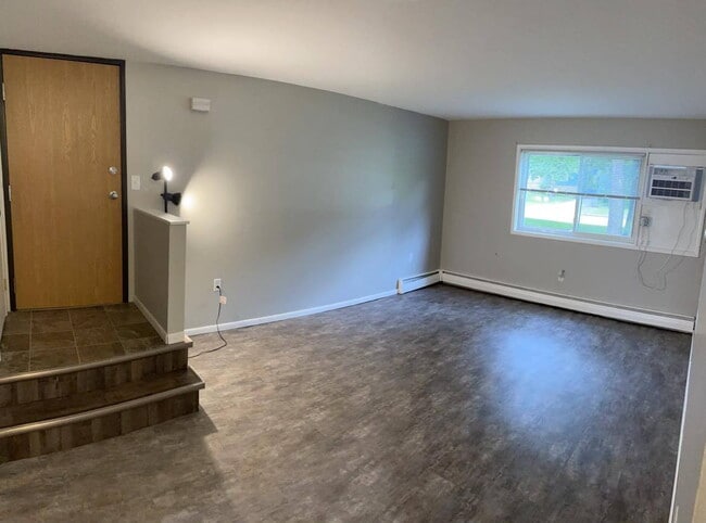 Building Photo - This adorable & newly remodeled 2 bed/1 ba...