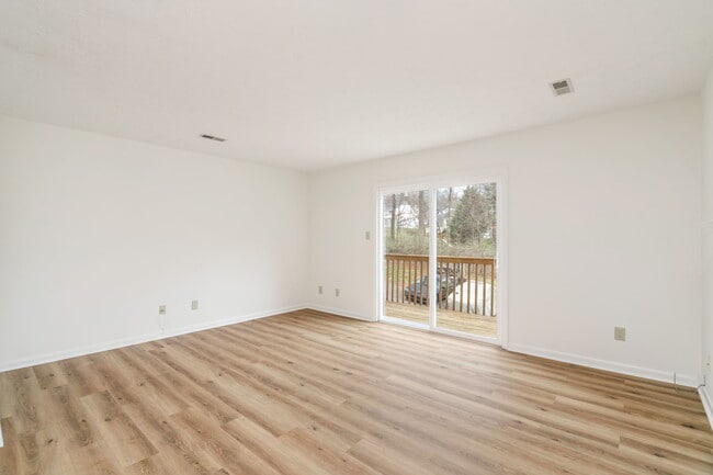 Building Photo - 623 Idlewood Ln
