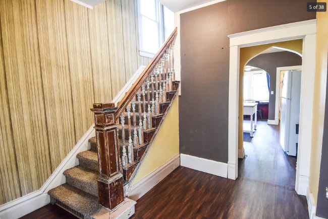 Building Photo - 716 Knight Ave N