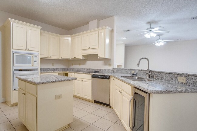 Foto del edificio - Festive Move-In Special! 4BR/3BA Lenox Gem – Fully Fenced Backyard & Military ½ Deposit