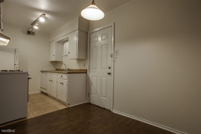 Building Photo - 810 Blaylock Dr