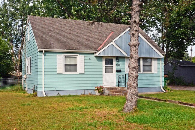 Foto del edificio - Charming 3-Bed 1.5-Bath Home Available in ...