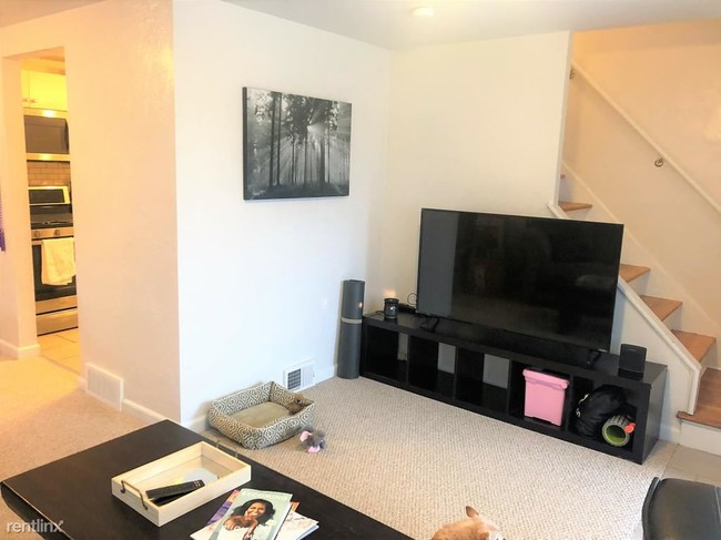 Building Photo - 2 br, 1 bath Townhome - 444 Jacobson Dr