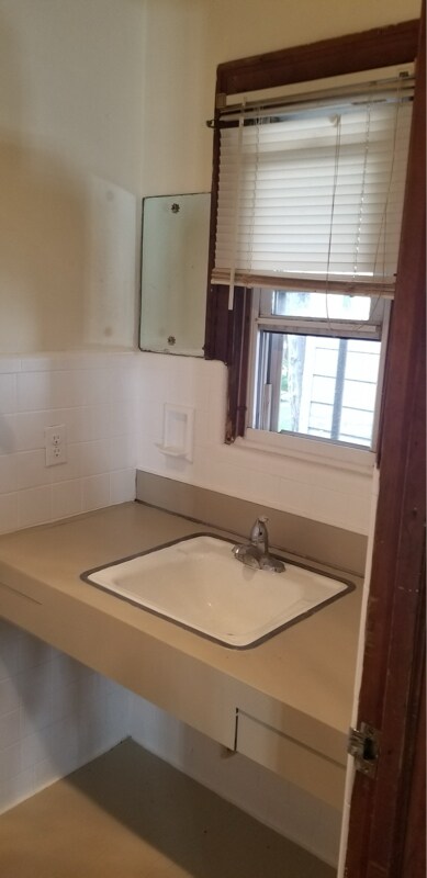 Foto del edificio - 3121 Oak Grove Dr