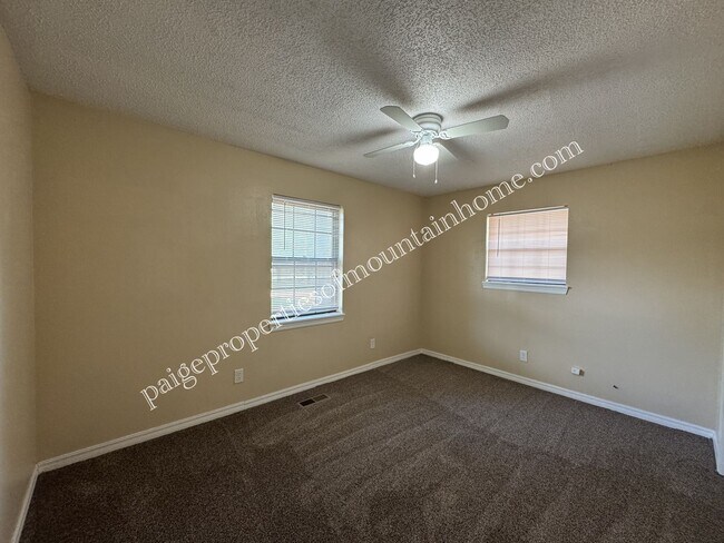 Foto del edificio - 3 bedroom, 1 bath Home