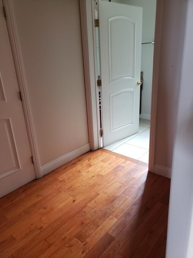 Building Photo - 4926 Nofral Rd