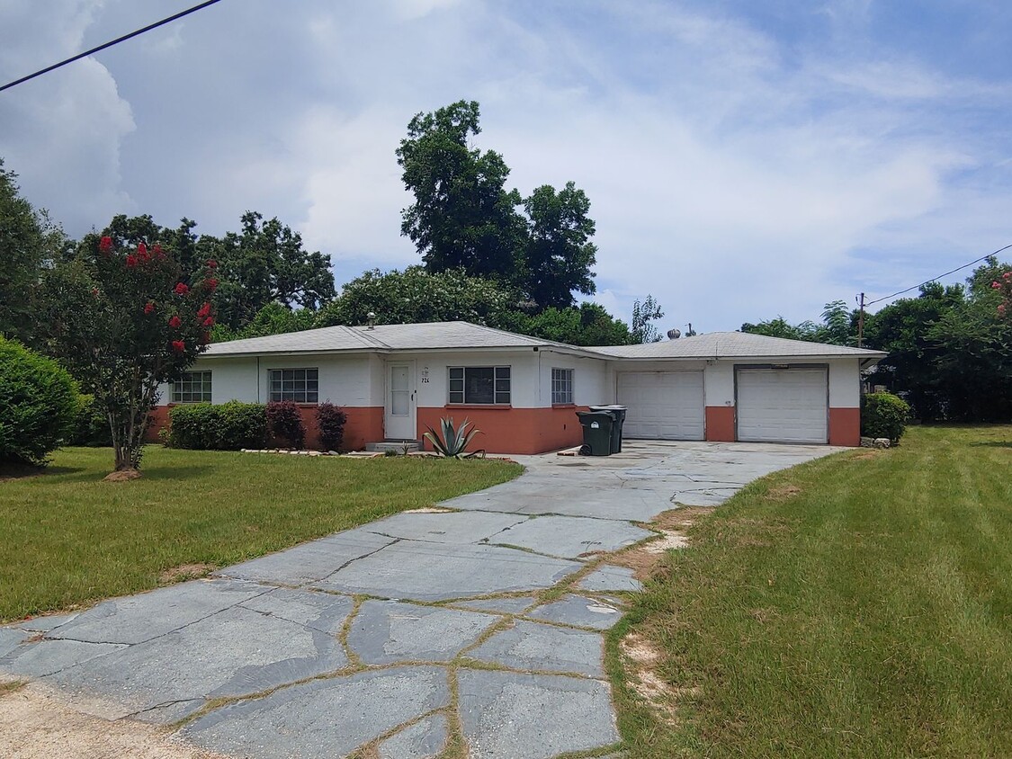 Primary Photo - 3BR/1BA with 2 car garage in Myrtle Grove