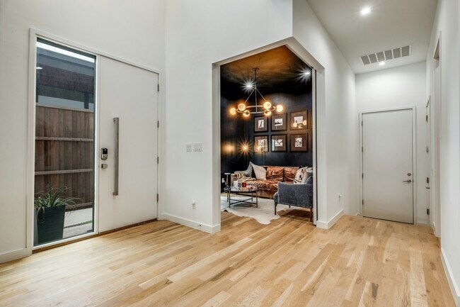 Foto del edificio - 6113 Hudson St