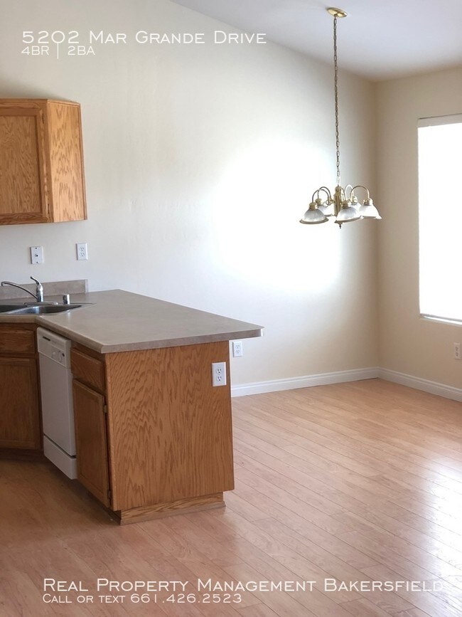 Building Photo - 5202 Mar Grande Dr