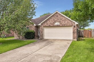 Building Photo - 24027 Floragate Dr