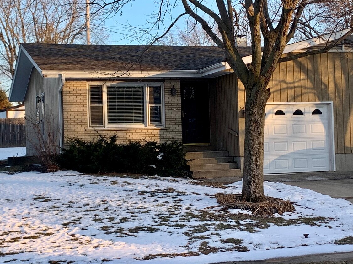 Primary Photo - 1622 Oak Ln