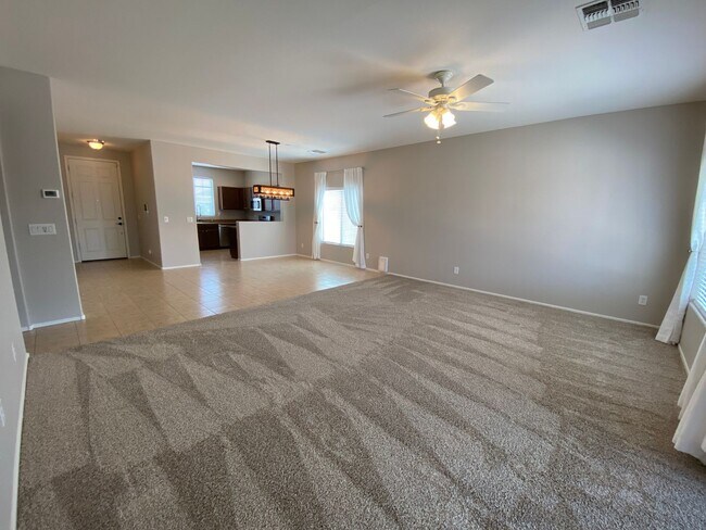 Building Photo - Exceptional 4BR/2BA Home in Magma Ranch! T...