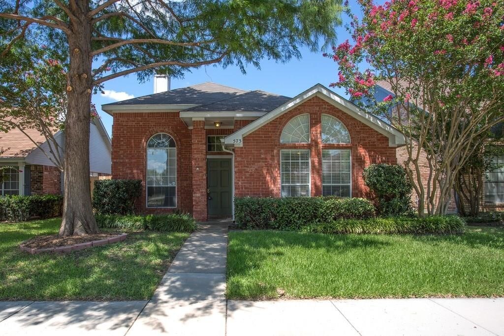 Primary Photo - 573 Lake Forest Dr