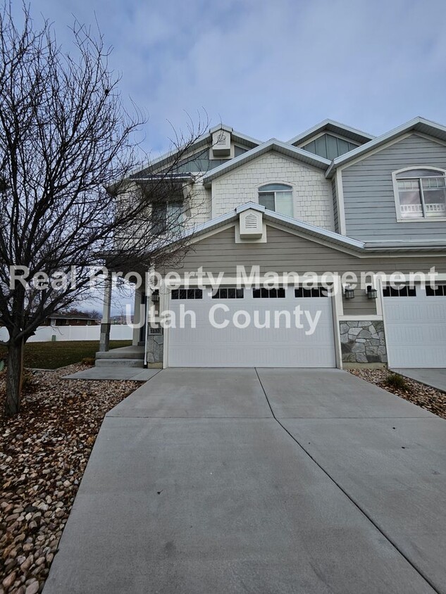 Primary Photo - Orem Townhome Central to City Center