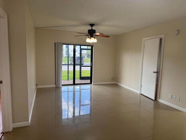 Foto del edificio - 3710 N Pine Island Rd