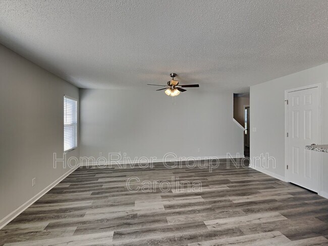 Building Photo - 1016 Meadow Oak Dr