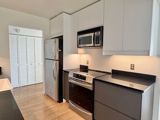 Foto del edificio - Lovely Fremont 2 Bedroom - Stellar Location! AVAILABLE 8/10/2026!