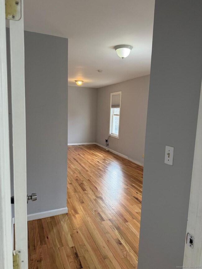 Building Photo - 99 Wallace St