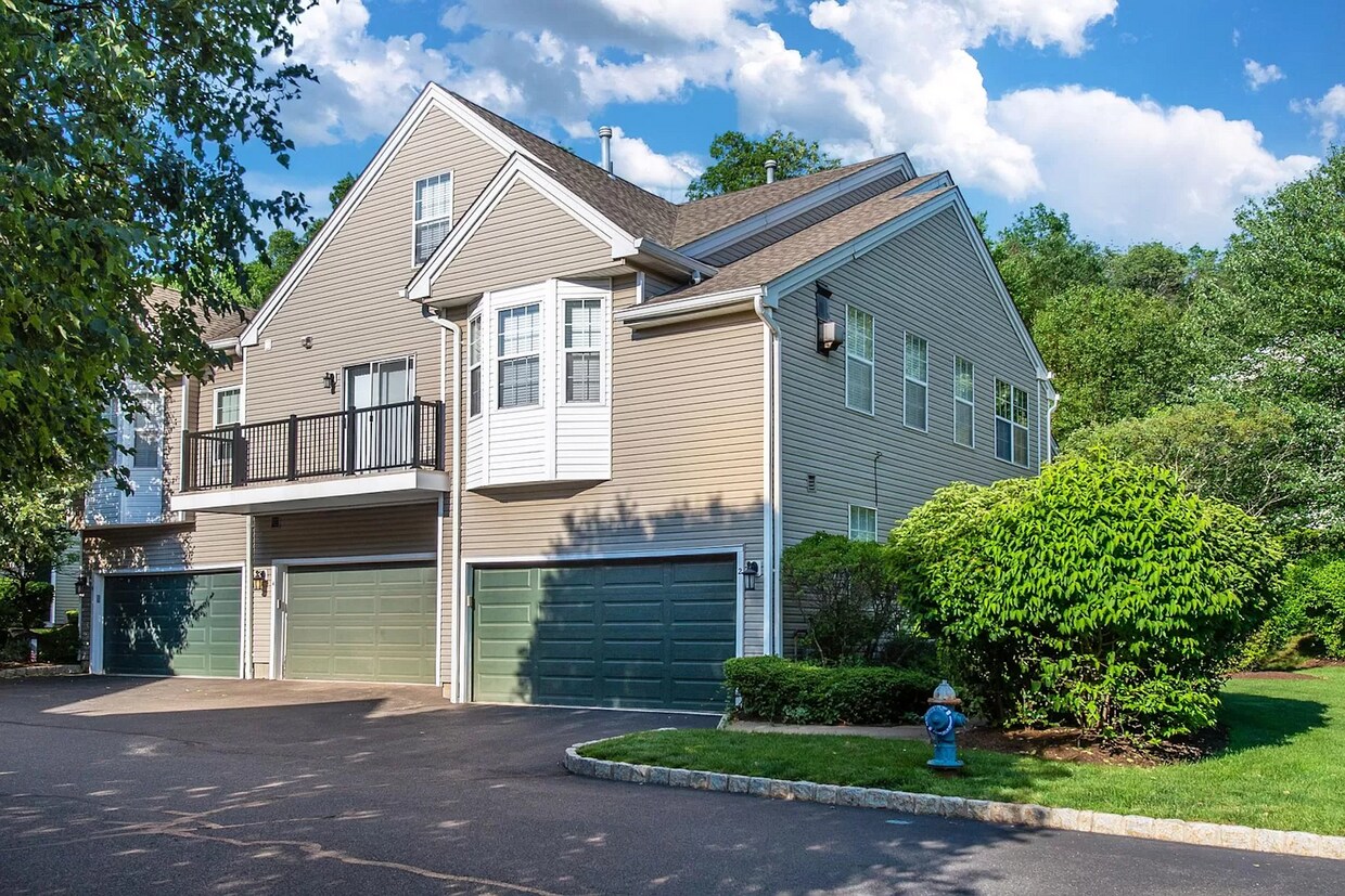 Primary Photo - 4 Oak Knoll Ln