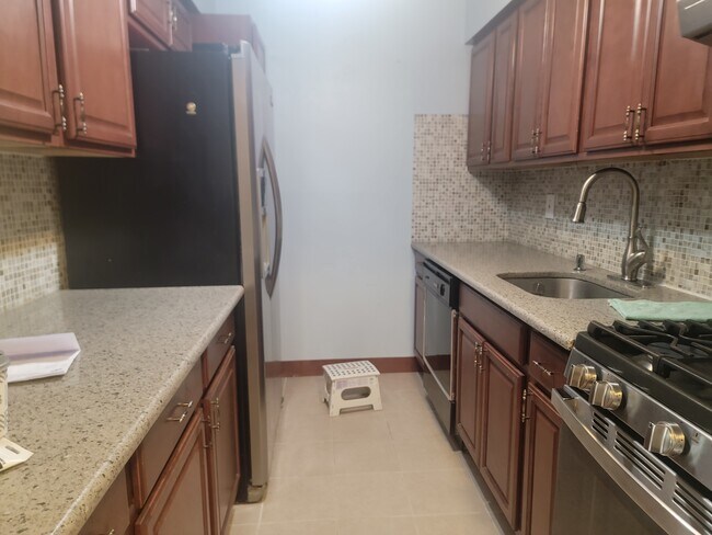Foto del edificio - 227 Pointe Cir N