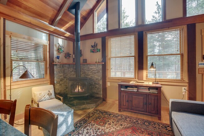 Foto del edificio - 7040 Bellevue Ave