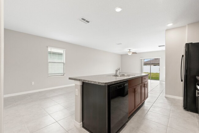 Foto del edificio - LIKE NEW 5 Bedroom Home for Rent in Shell Cove!