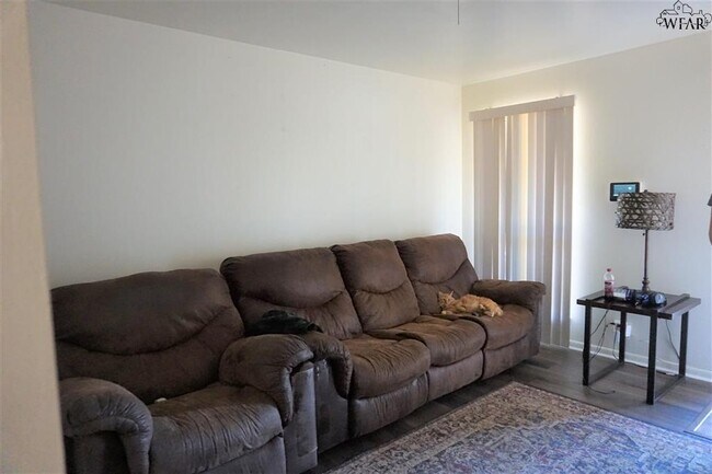 Building Photo - 5116 Parklane Dr
