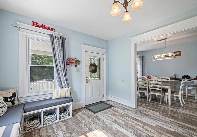 Building Photo - 827 Foote Ave