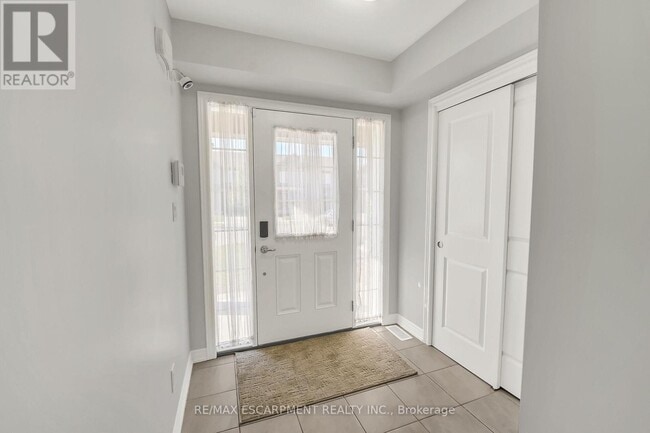 Building Photo - 152 Heron St