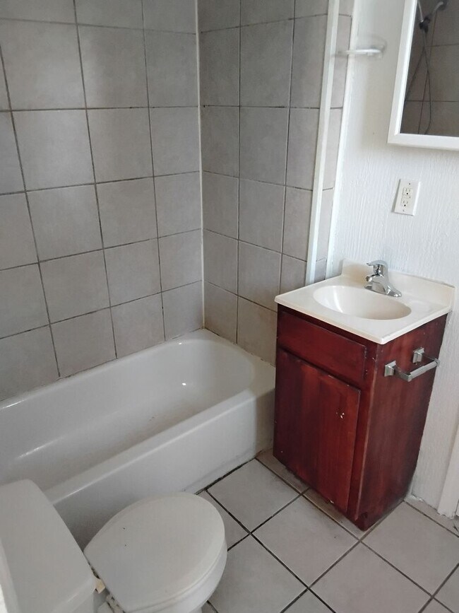 Foto del edificio - 946 W Poplar St