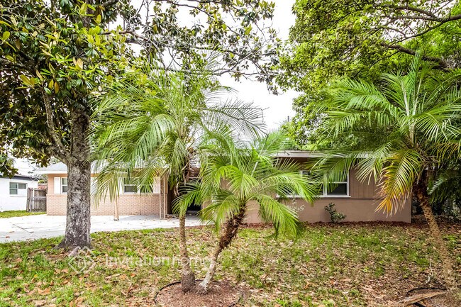 Building Photo - 1546 Peruvian Ln