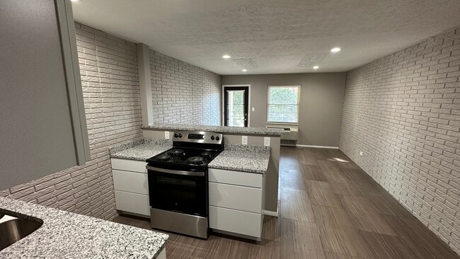 Building Photo - 4012 DuPont Cir