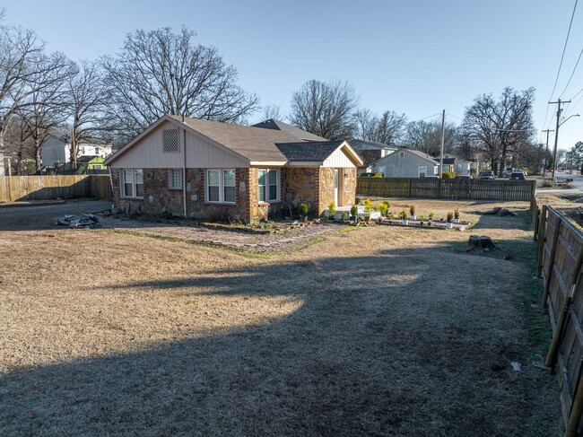 Building Photo - Freshly Updated 3 Bedroom Home