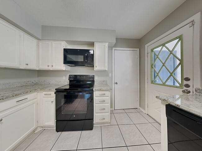 Building Photo - 22902 Summer Green Ln