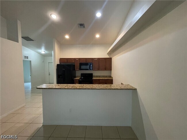 Foto del edificio - 705 Nicholas Pkwy W