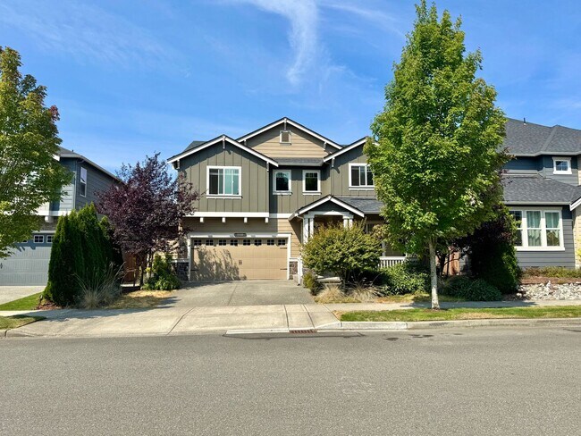 Building Photo - Spacious 5-Bedroom Home in Desirable Woodi...