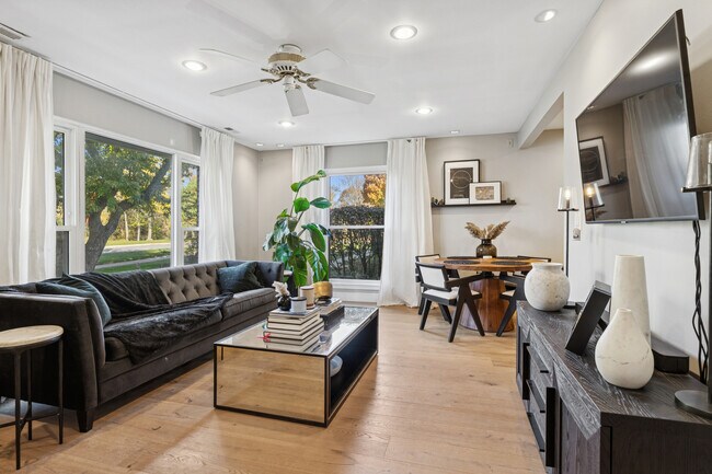 Foto del edificio - 837 Pahl Rd