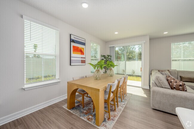 3 habitaciones, 2,5 baños - 2139 pies cuadrados - Área de comedor - Lake Tavares Townhomes