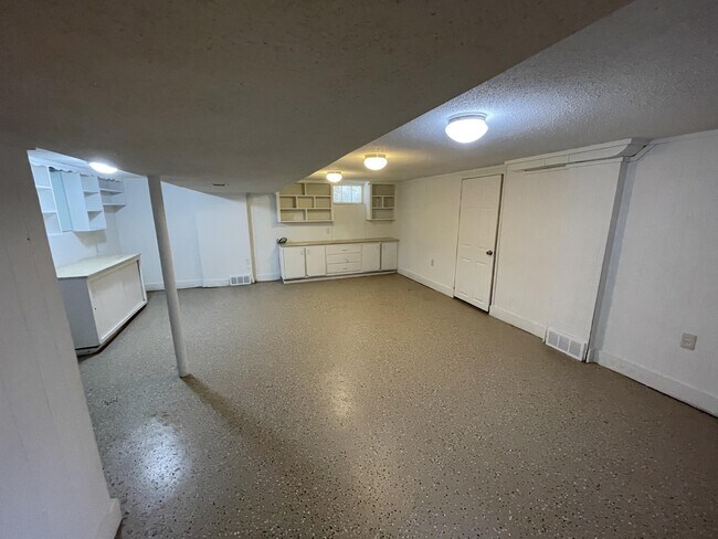 Building Photo - 6502 N 36th St
