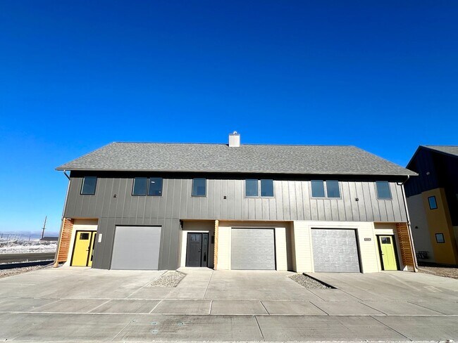 Foto del edificio - New, Pet Friendly, 2 bed 2 bath Townhouses!
