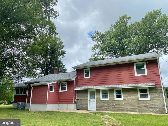 Building Photo - 1505 Marsh Rd