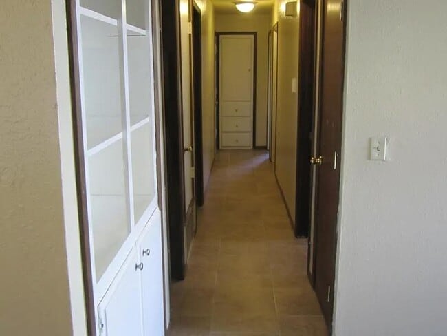 Building Photo - 820 Russell Cir