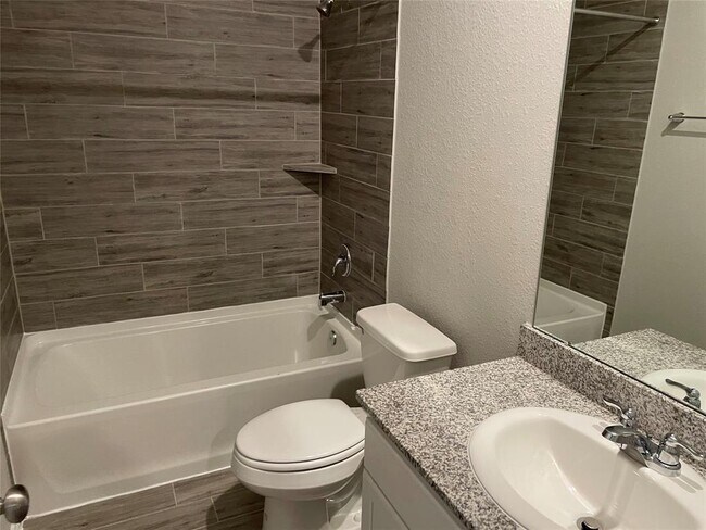 Foto del edificio - 24810 Sierra Laurel Ln