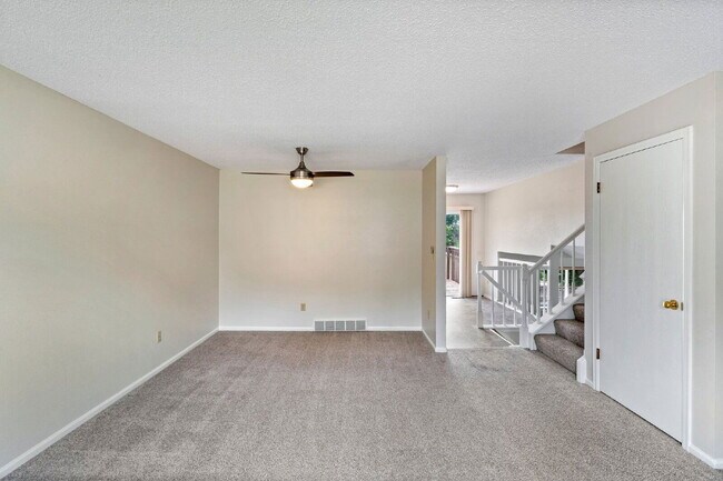 Building Photo - 465 Saddlemountain Rd