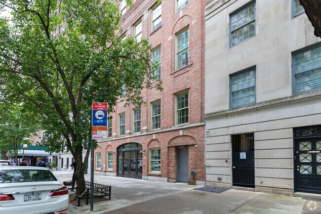 Foto del edificio - 40-42 E 72nd St