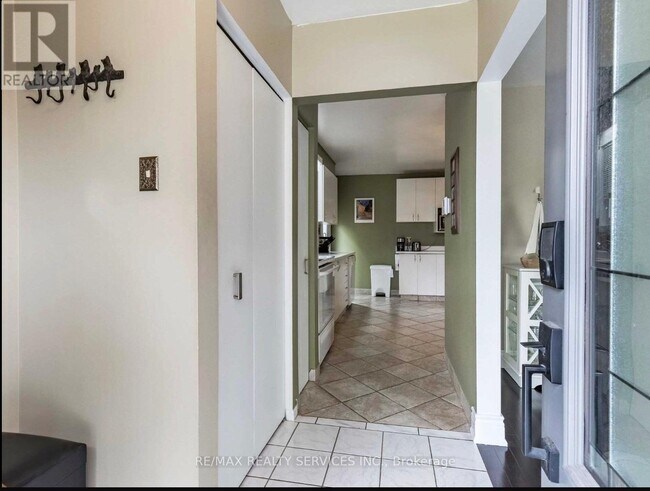 Photo du bâtiment - 64 Brookdale Crescent