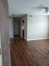 Building Photo - 400 Cedar Ave